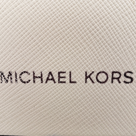 MICHAEL KORS Key Biscayne Cat Eye Sunglasses with Hard Case - Picture 5 of 10